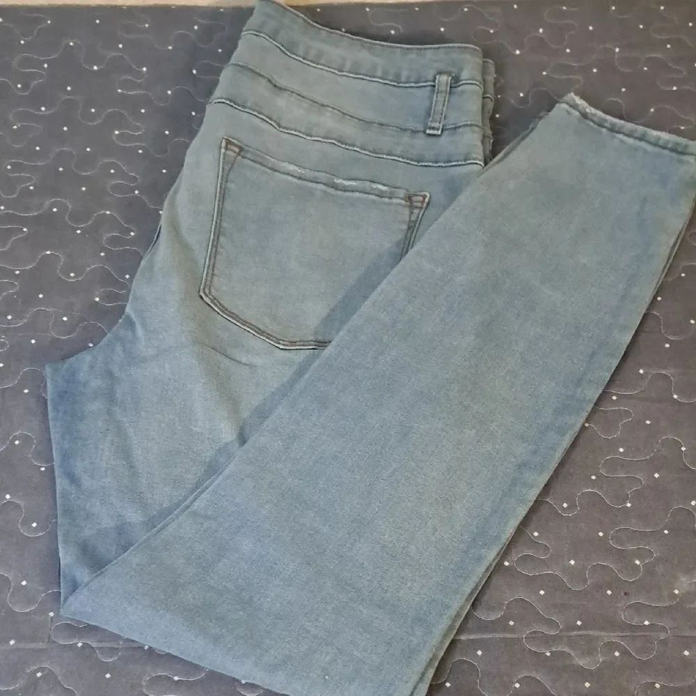 Refuge Disressed Women's Ankle Blue Jeans size 10